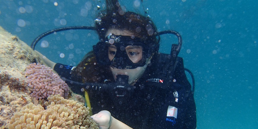 Boost your thrills with the scuba gears and have an exciting experience of scuba diving.