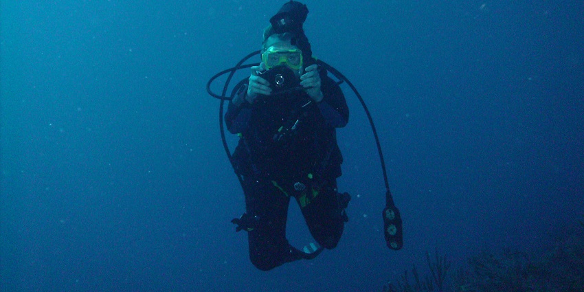 Beautiful snap of scuba diver uncovering the marine life under the enthrilling Andaman sea