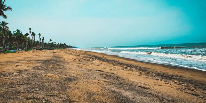 A mesmerising view of Vadanappally Beach, one of the best beaches near Thrissur.