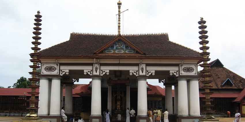 One of the best places to visit around Aruvikkuzhi Waterfalls is Vaikom Mahadeva Temple.