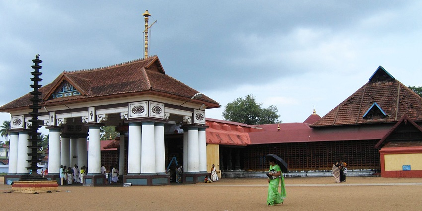 Seek blessings from Vaikkom Mahadeva Temple, one of the places to visit in Kottayam.