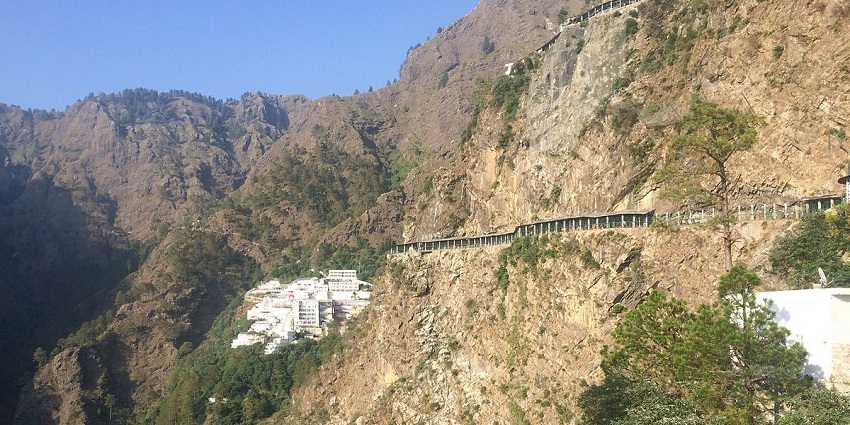 Witness unreal nature landscapes in Himkoti, one of the places to visit in Vaishno Devi.