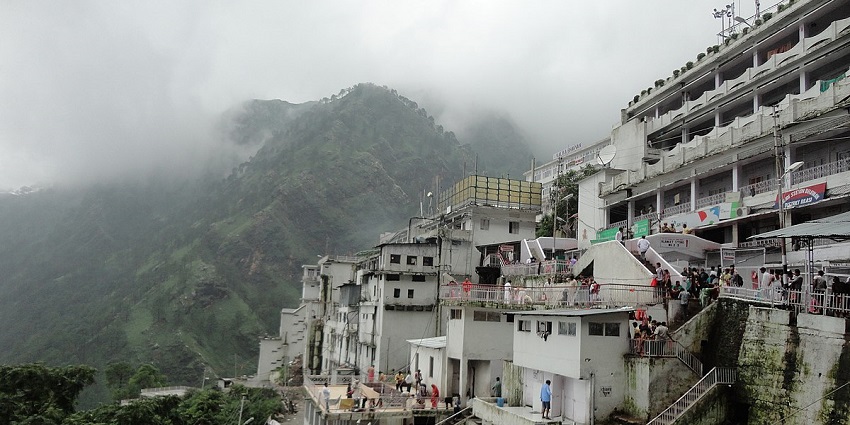 A view of Vaishno Devi Temple, one of the best places to visit in Kashmir in May.