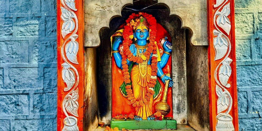 Witness the serene ambience of Vajreshwari Devi Temple, one of the places near Chintpurni.