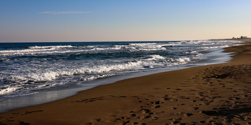 Image of sea waves near the shore in Kerala - places to visit near Malappuram beach