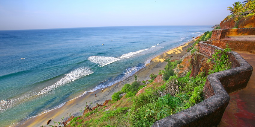 Beautiful picture of Varkala beach - Best spot for scuba diving in Kerala