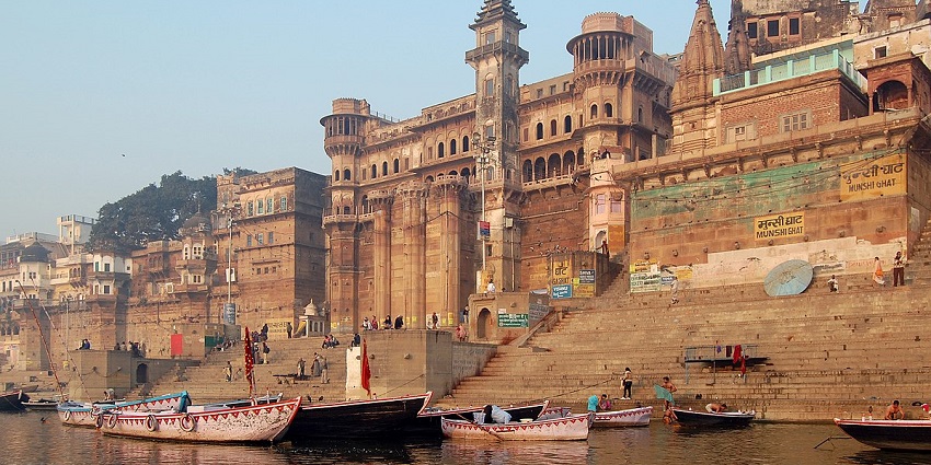 Munshi Ghat at Varanasi exudes an old world charm and is an ideal place to visit
