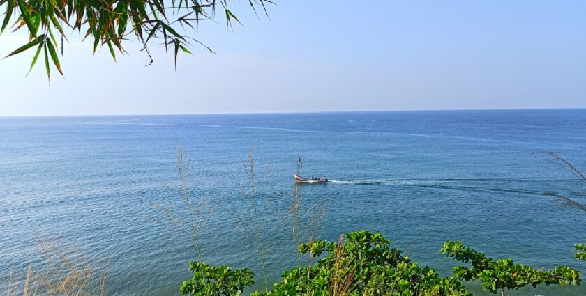 Panoramic view of vast ocean from the distance at Varkala beach, Kerala