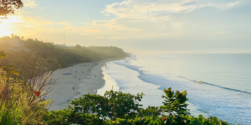 Varkala, a quaint abode, is one of the best hotspots to visit in Kerala in October.