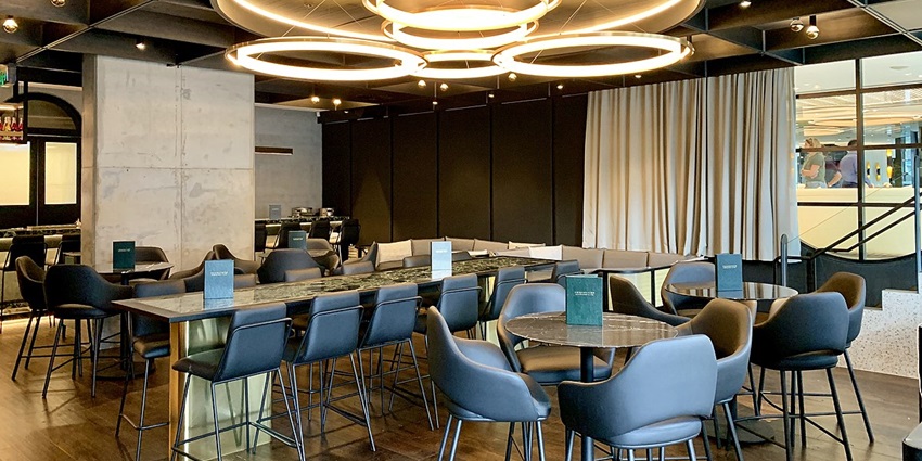The beautiful and cosy Varkala Marine Palace cafe and bar to explore the nightlife in Kerala