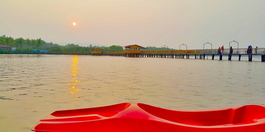 The scenic view of Vayalapra Floating Park - one of the best theme parks in Kerala