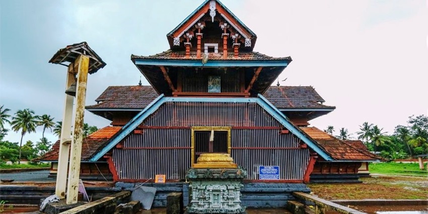 A breathtaking front view of the Vazhappally Mahadeva Temple, a must-visit site.