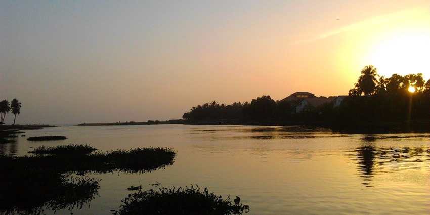 Veli Lake Tourist Village is one of the most beautiful places to enjoy Kerala Nightlife.