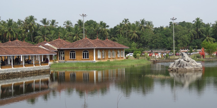 One of the best places to visit in Trivandrum, this village has boat rides and a surreal vibe.