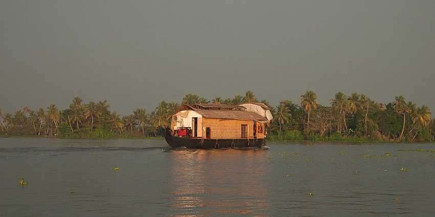 The scenic beauty & tranquillity of Vembanad Lake - best things to do in Alleppey