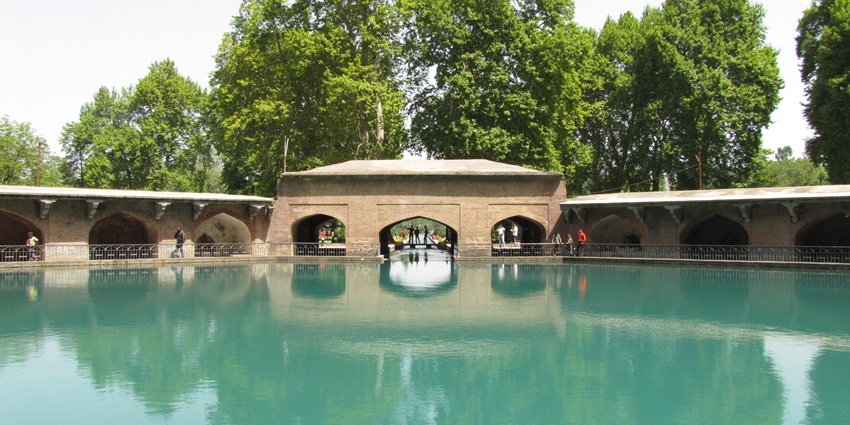  Verinag Mughal garden spring with octagonal pool surrounded by lush greenery–places to visit in kashmir in september