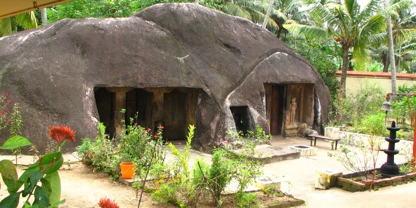This temple, with a lively vibe during the Karkidakam month, is one among the famous Kuttichathan temples in Kerala.