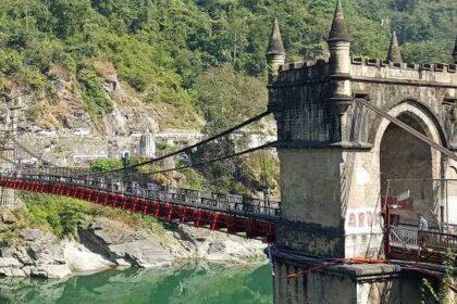 A stellar bridge in Mandi