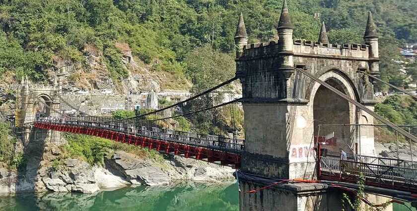 A stellar bridge in Mandi