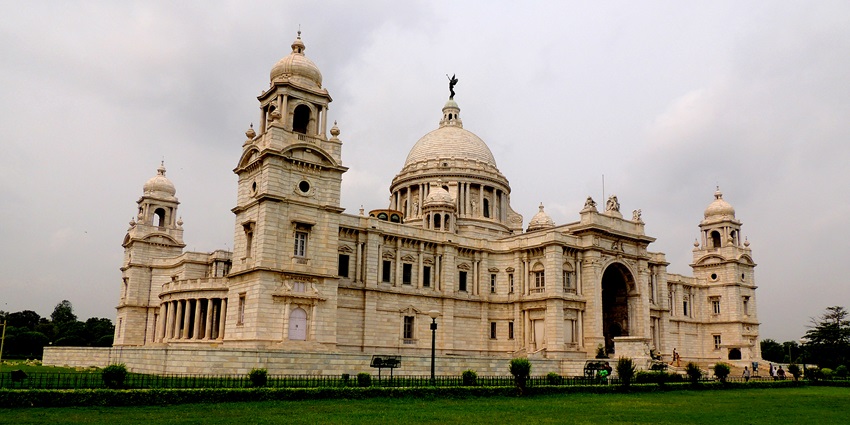 Victoria Memorial Hall is home to paintings and artefacts related to the British Raj.