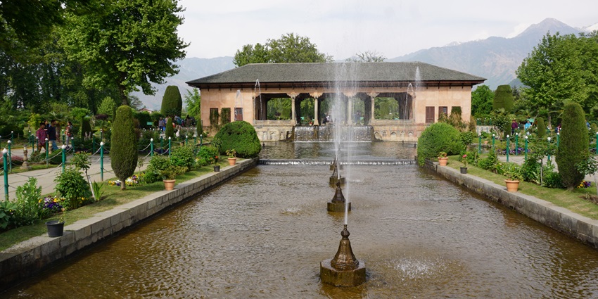 View of Shalimar Bagh with lush greenery, one of the best places to go in Srinagar in December