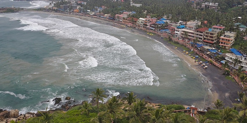 Do enjoy a relaxing retreat along the breathtaking beaches of Kovalam in Kerala.