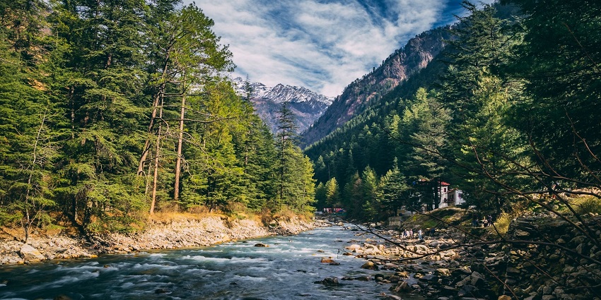 Kasol is a beautiful and secluded place in Himachal Pradesh with stunning views.