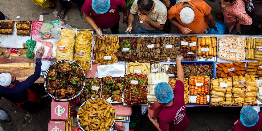 Shopping at a vibrant market is probably one of the best things to do in Thalassery.