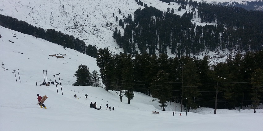 Strolling through the snow-capped regions is one of the best things to do in Patnitop.