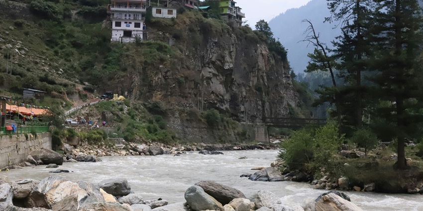 Enjoy spiritual ambience of holy places with things to do in Manikaran