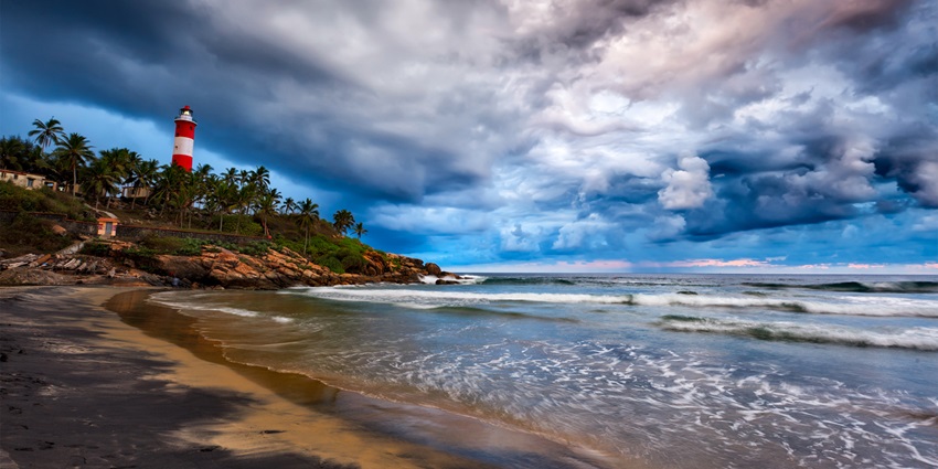 This light house renders mesmerising views of the Arabian Sea with the cool sea breeze.