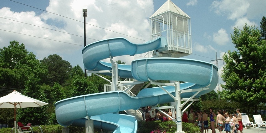 A water slide coming down to a swimming pool