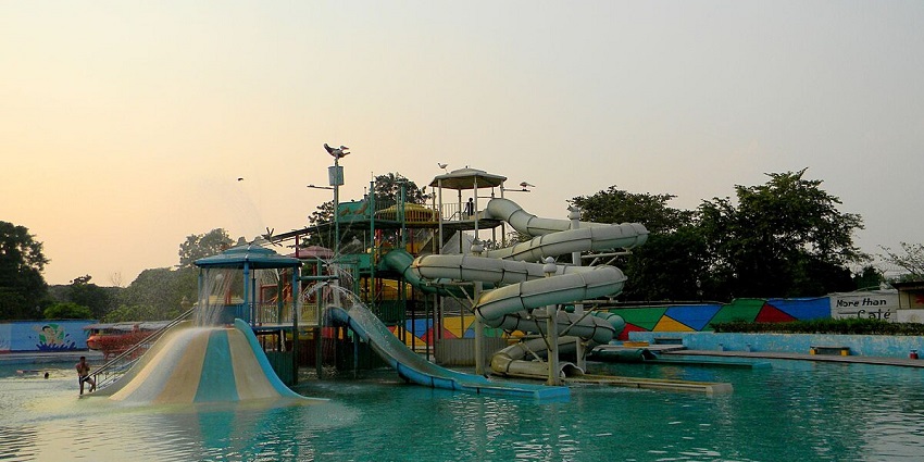 Dawn reflecting the sparkling turquoise waters of the wave pool at Oysters beach water park