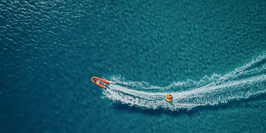 Water skiing is one of the best water sports in Kovalam for a memorable experience.