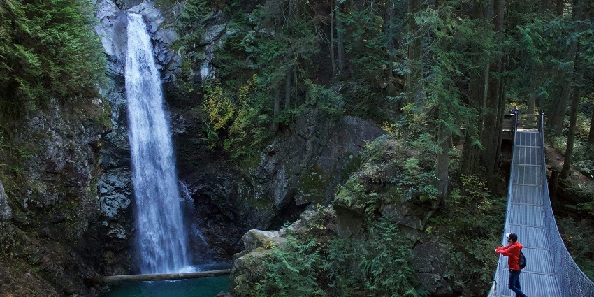 View of Valara Waterfalls surrounded by lush greenery and cascading over rocky cliffs.