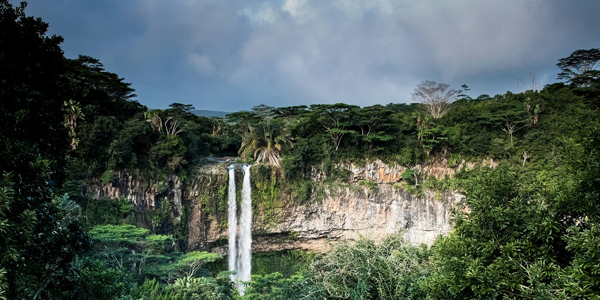 Kattadikkadavu waterfalls is known for its calm and peaceful ambience and landscape