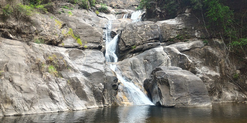 Chullithattu Waterfalls is a giant natural stream that is a sight to watch in monsoon