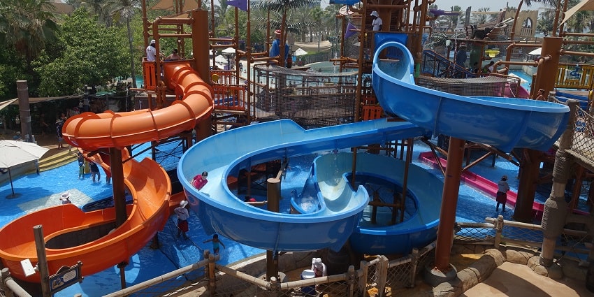 Explore Yas Waterworld: exciting water slides, wave pools, and family-friendly fun.