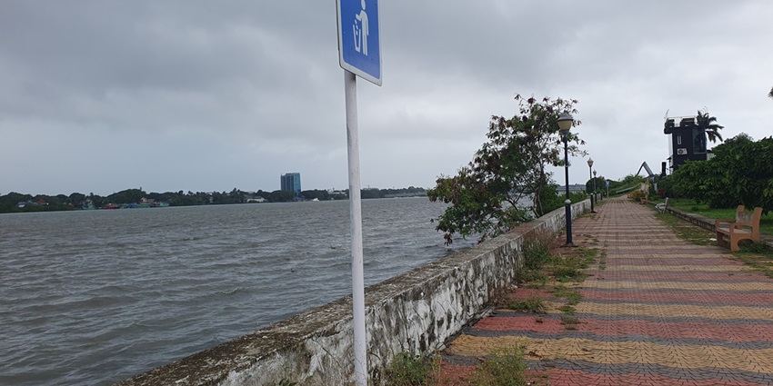 Relax at the sandy beaches of this man-made Willingdon island made during British Rule