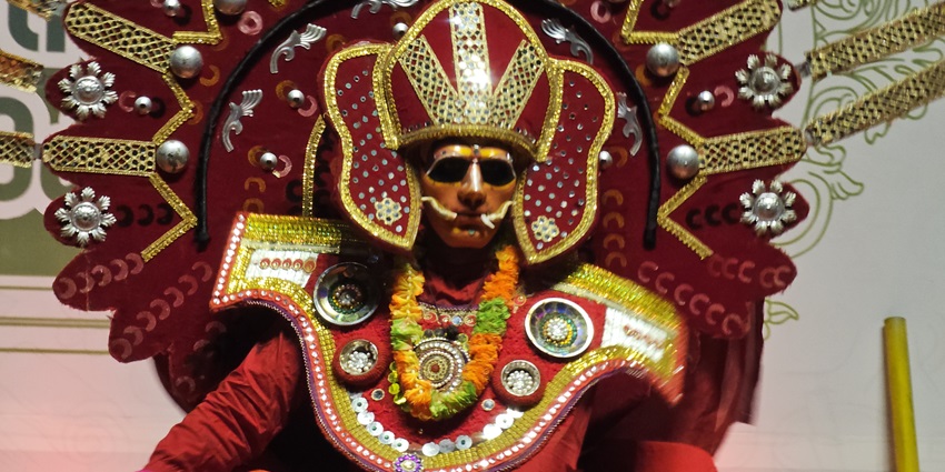 Witnessing the thrill of Theyyam performances is one of the best things to do in Kerala.