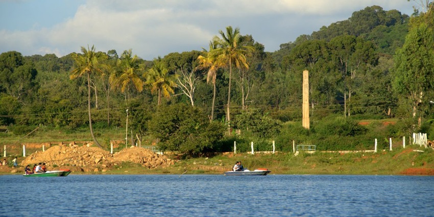 A serene view of Yelagiri Hills featuring majestic mountains and a tranquil lake.