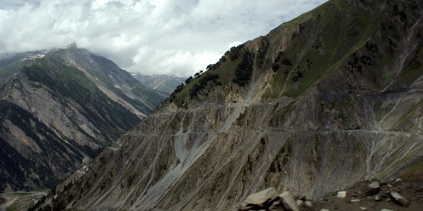 A view of the mountain route to Zoji La Pass, one of the best places to visit in Sonmarg.