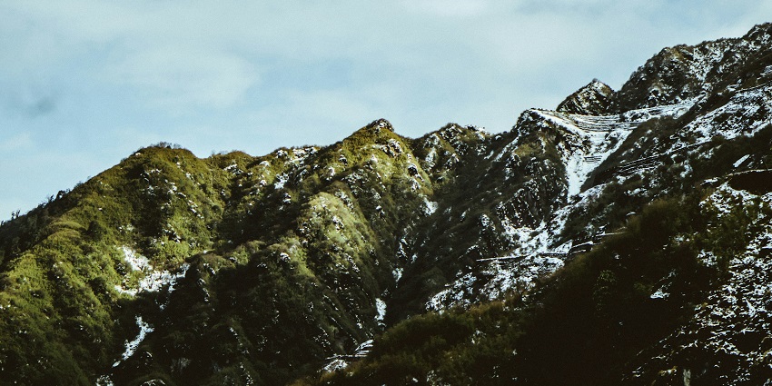 A breathtaking view of the Kanchenjunga peak covered in a thick blanket of snow.