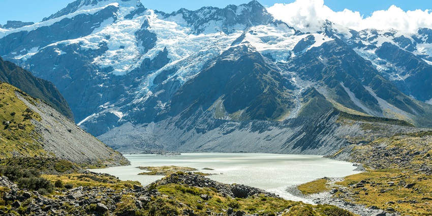 A beautiful scenery of Sonmarg, witnessing Thajiwas Glacier is one of the best sights.