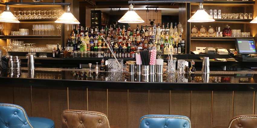 One can drink and dine and have a gala time as the things to do in Havelock at night.