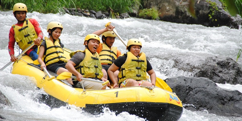 River Rafting is one of the best adventure sports in Kerala for all tourists to try.