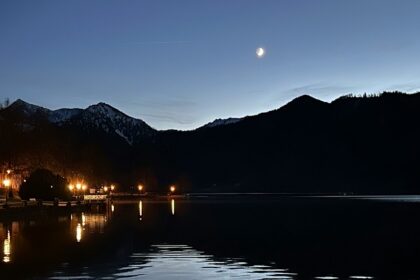 Havelock remains crowded even at night with the tourists indulging in activities.