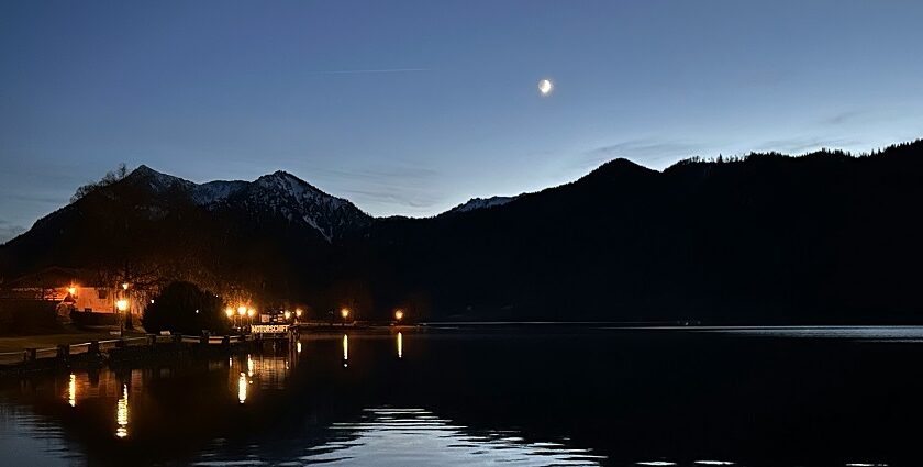 Havelock remains crowded even at night with the tourists indulging in activities.