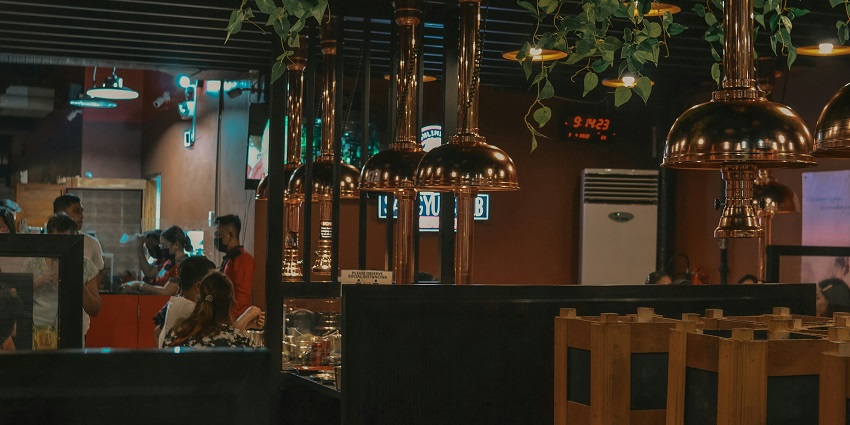 For a perfect rooftop bar experience, Saigon Saigon is the best place in Ho Minh City.
