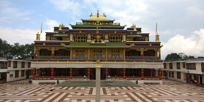 A big corridor in front of a famous Ravangla Monastery